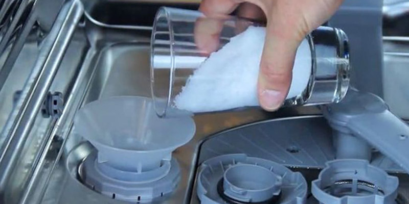 دلایل استفاده از نمک ماشین ‌ظرفشویی