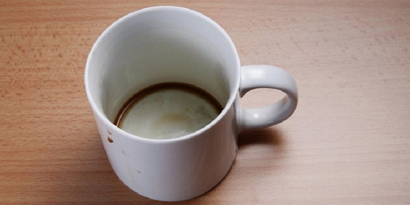 نکات مهم در هنگام تمیز کردن لکه چای و قهوه از روی فنجان